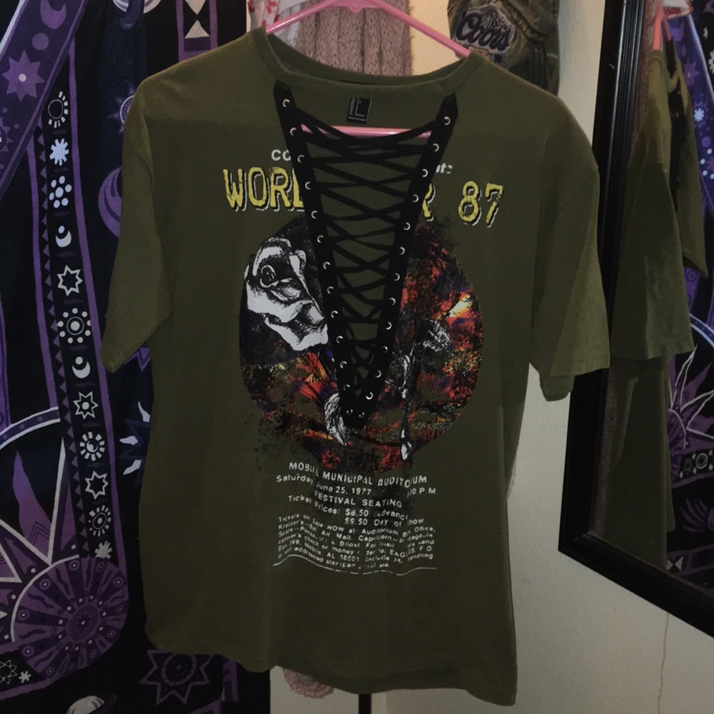 A forever 21 graphic tee